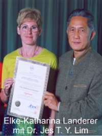 Jes T Y Lim mit Elke-Katharina Landerer